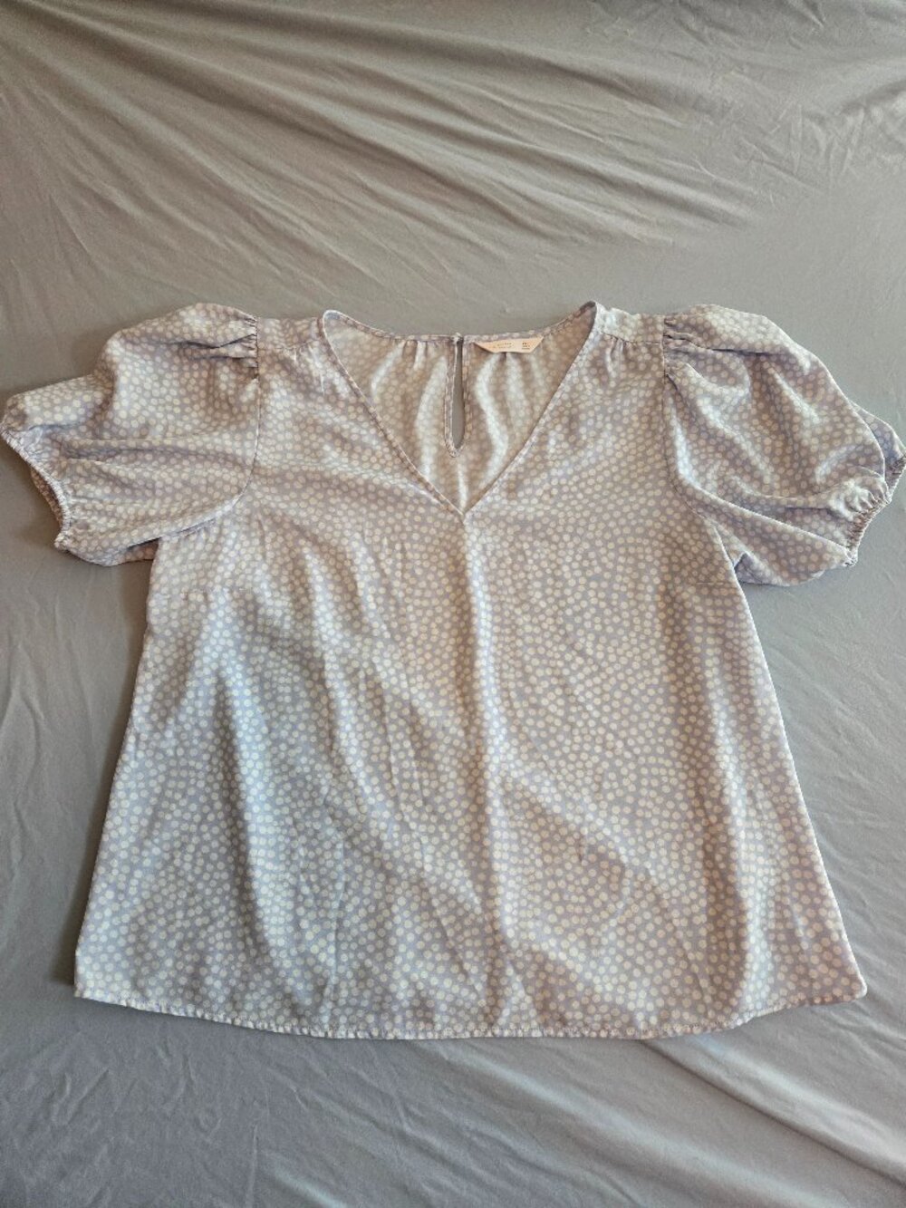 Lauren Conrad Women's XXL Blue and White Polka Dot Short Sleeve V Neck Blouse